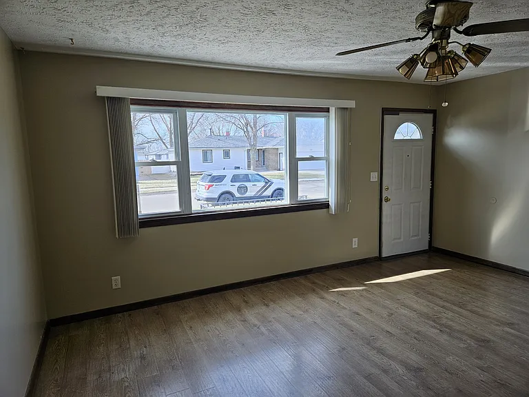 1310 W Dakota St — Photo 4