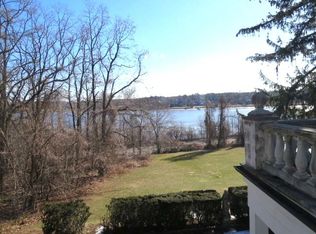 365 E Shore Rd, Great Neck, NY 11023