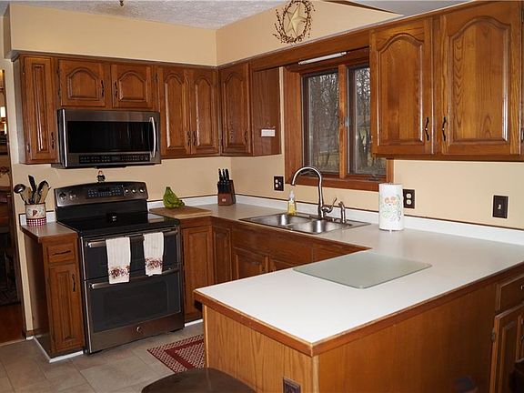 4th image of 20 Hickory Way