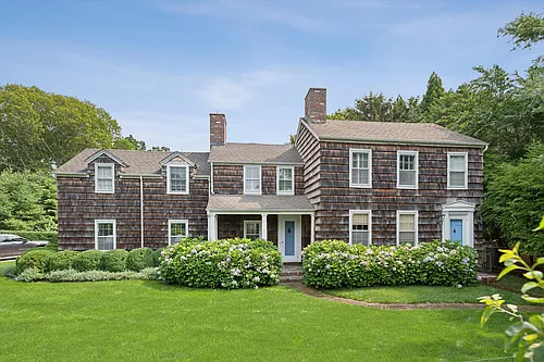 20 Quogue St Photo 1