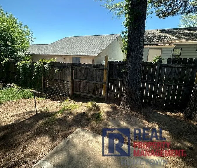 104 Rockyreef Cir — Photo 15