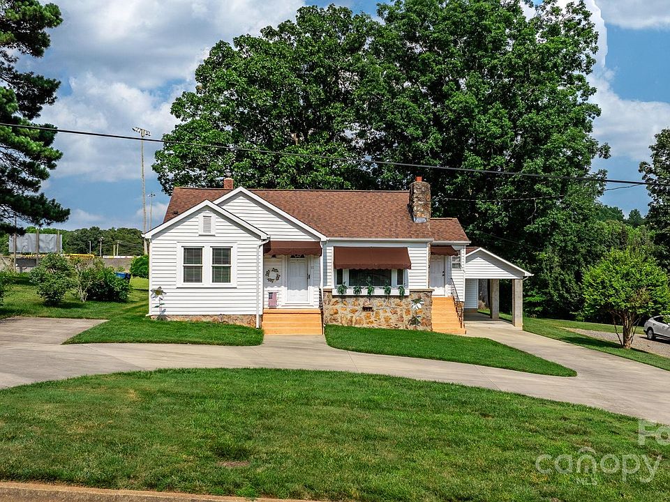 1st image of 11 Woods Dr