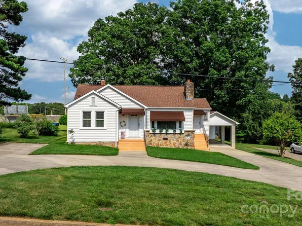 11 Woods Dr, Granite Falls, NC 28630