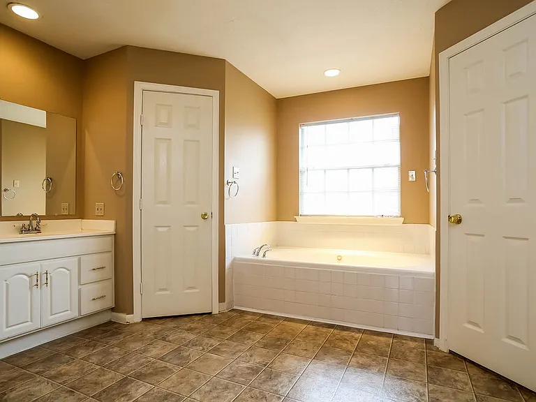 19311 Cypress Bay Dr — Photo 10
