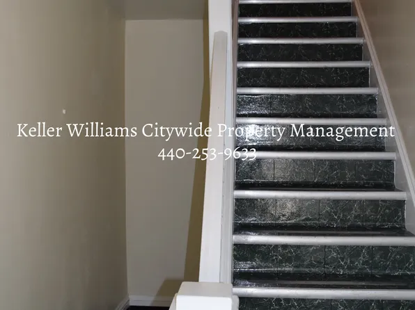 2 bedroom unit with oversized front porch!, 2134 Quail St #A, Lakewood, OH 44107
