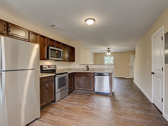 5th image of 250 Fairview Ln #C