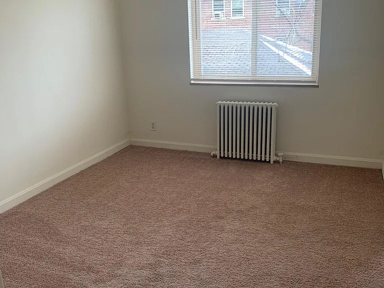 1 Bedroom w/ Attached Garage