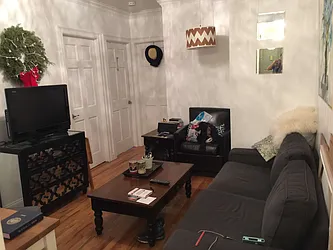 Rented by Sean Mashihi, LREB