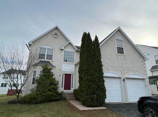 6712 Iroquois Trl, Allentown, PA 18104