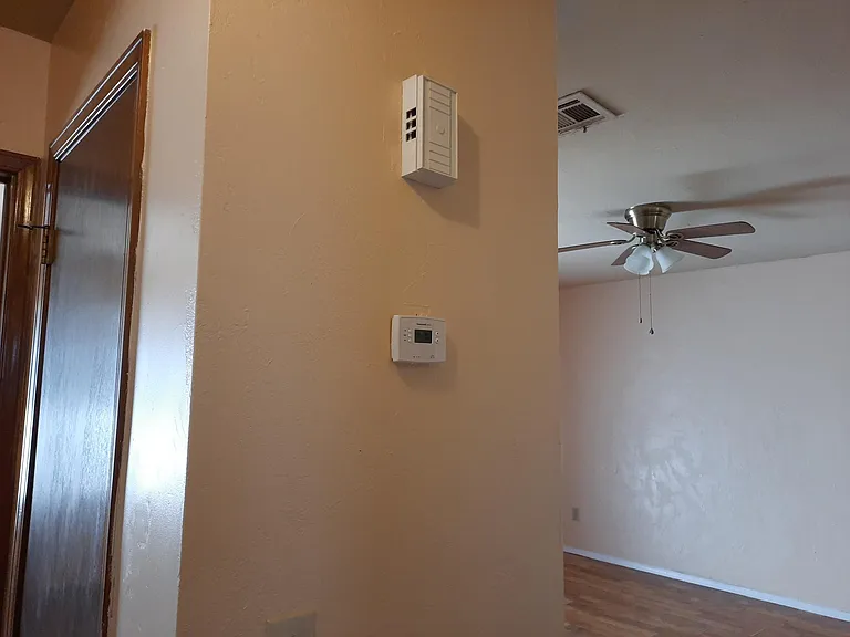 812 E Walnut St — Photo 20