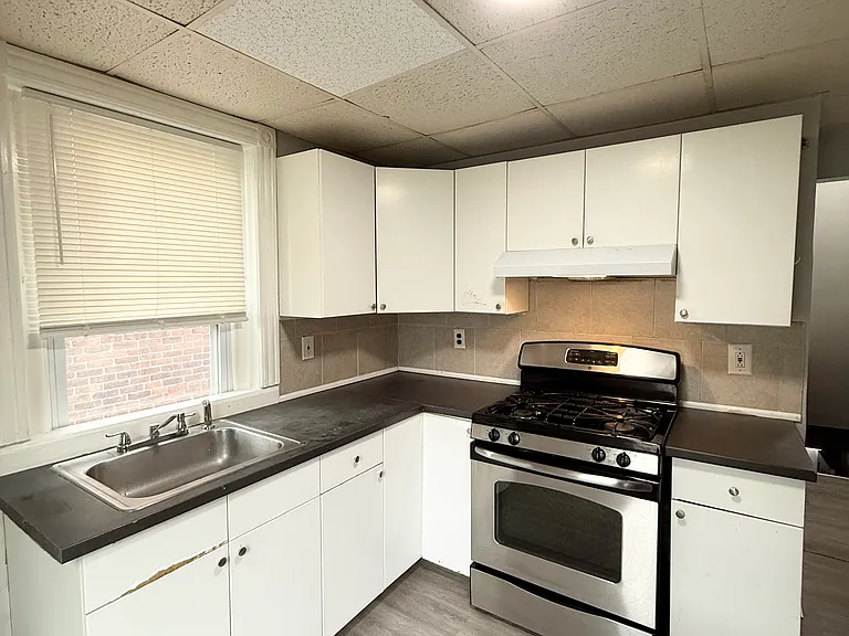 48 W Union Blvd #B — Photo 6