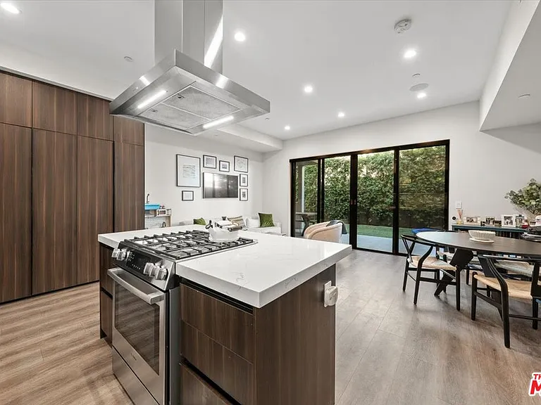 556 N Flores St #2B — Photo 9