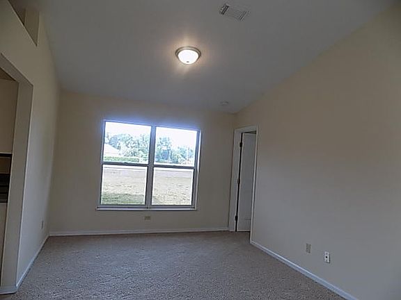 4th image of 6950 NW Daffodil Ln