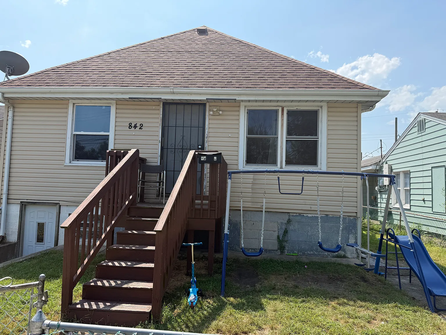 6 bed, 2100 sqft, $2,150 — Photo 1
