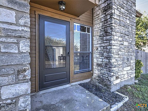 4th image of 1304 Royal Crest Dr