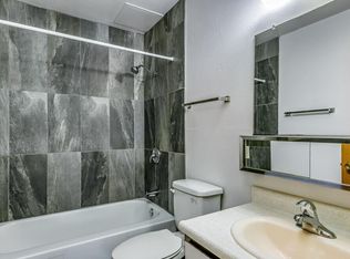 2625 S Calhoun Rd APT 203, New Berlin, WI 53146