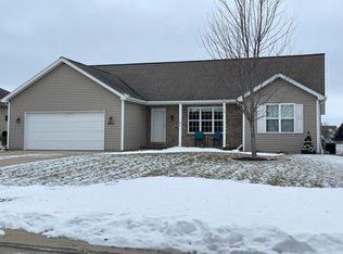 1911 Golden Bell Dr, Green Bay, WI 54313