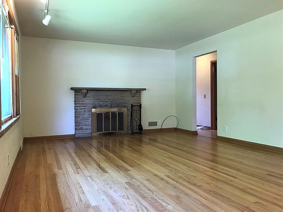 Fireplace, Hardwood Floors