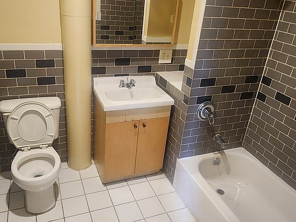 4th image of 57.5 Madison St #107