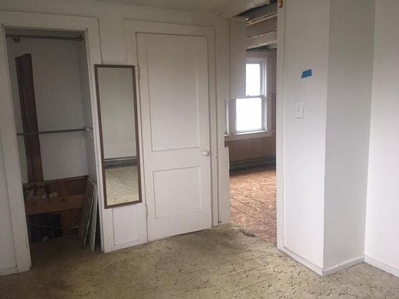 5th image of 125 Barnsdale Ave
