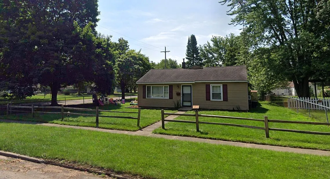 308 E Broadwell St photo 1