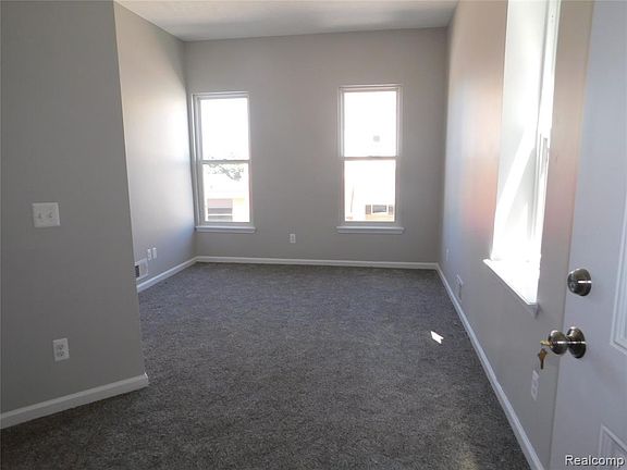 2nd image of 119 A Grand Fowlerville Vlg