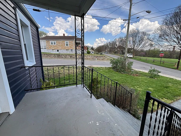 950 Morgan Ave SE — Photo 37