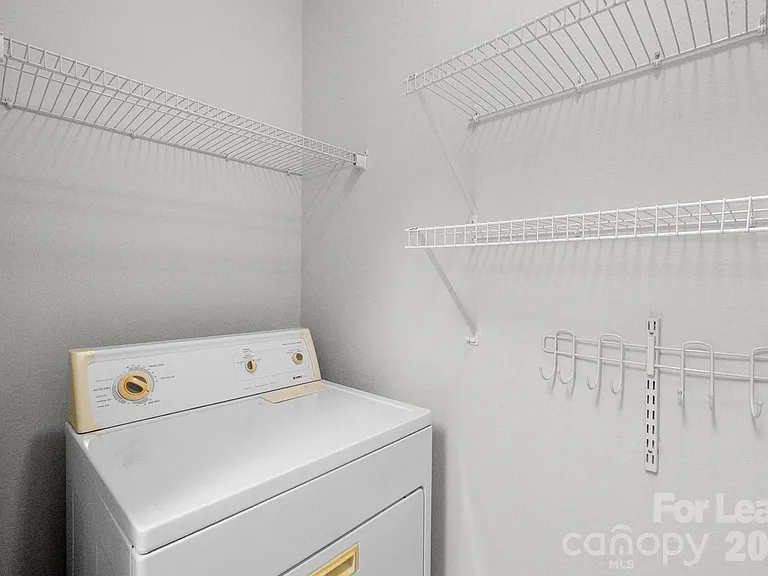 558 Calen Ln — Photo 19