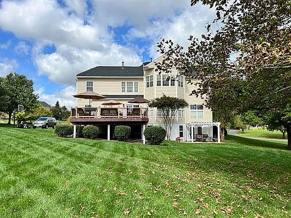 2nd image of 1704 White Pine Way