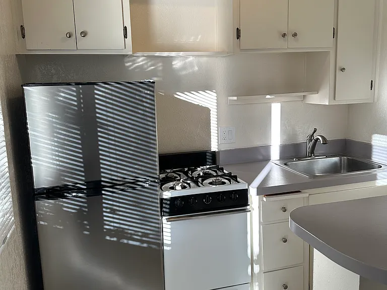 663 Eucalyptus Ave #5 — Photo 1