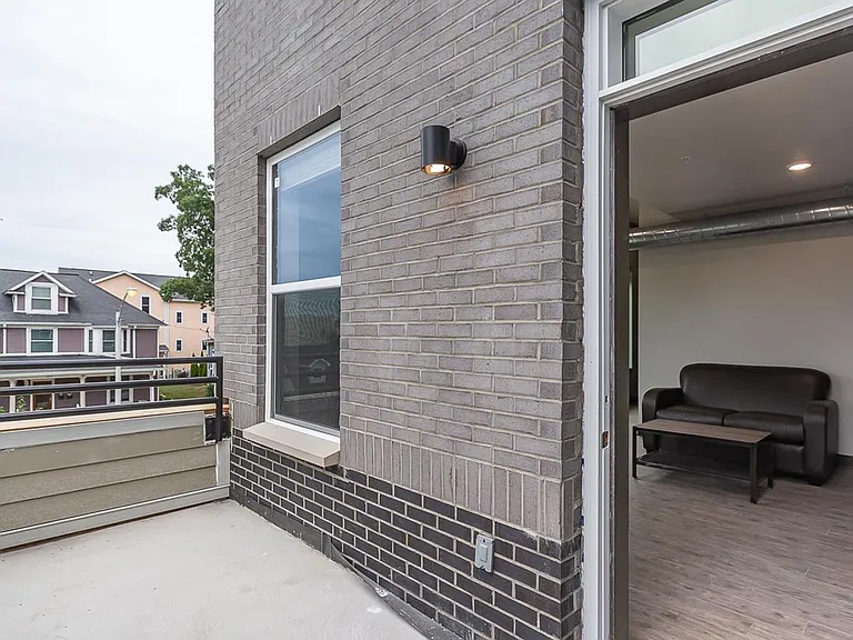 The Bentley Apartments — Photo 61
