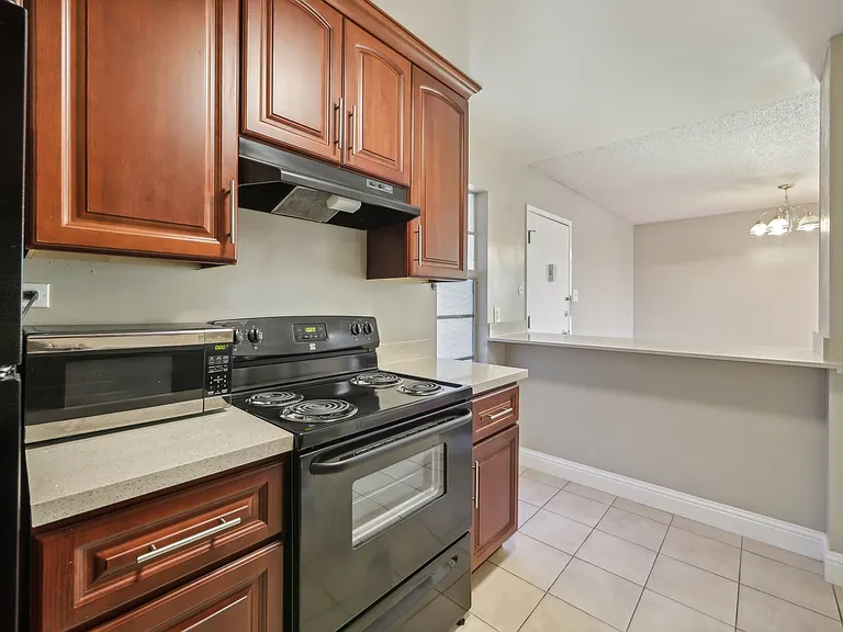 1406 Henry Street — Photo 41
