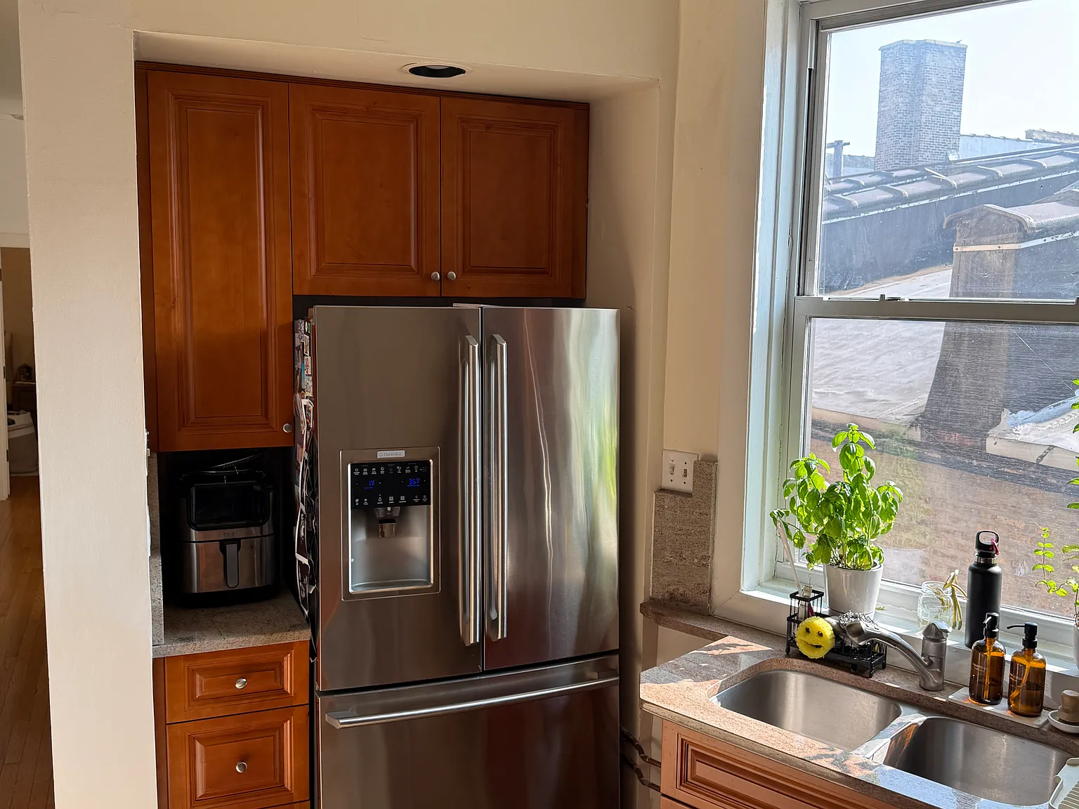 2 bed, 2100 sqft, $3,500 — Photo 4