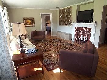 3rd image of 2042 Bowie St
