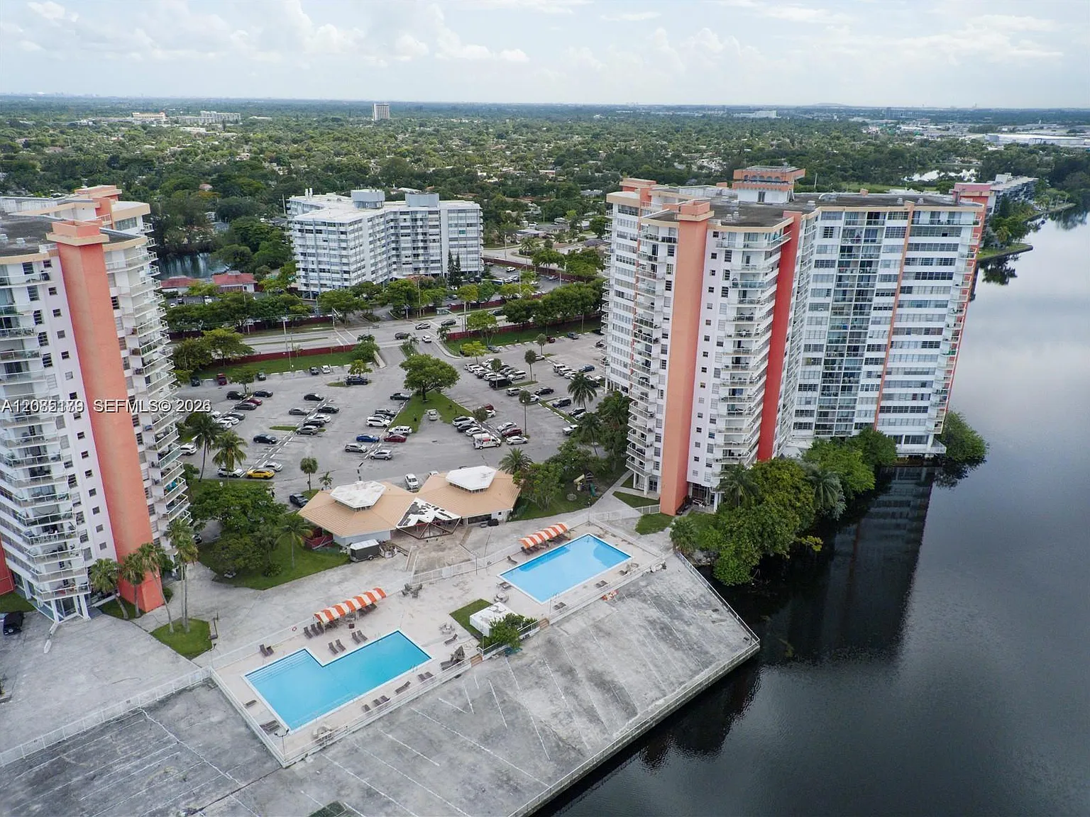 Buckley Towers Condo - Ea — Photo 1
