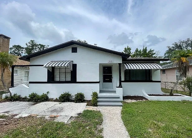 2 bed, 1004 sqft, $2,300 — Photo 1