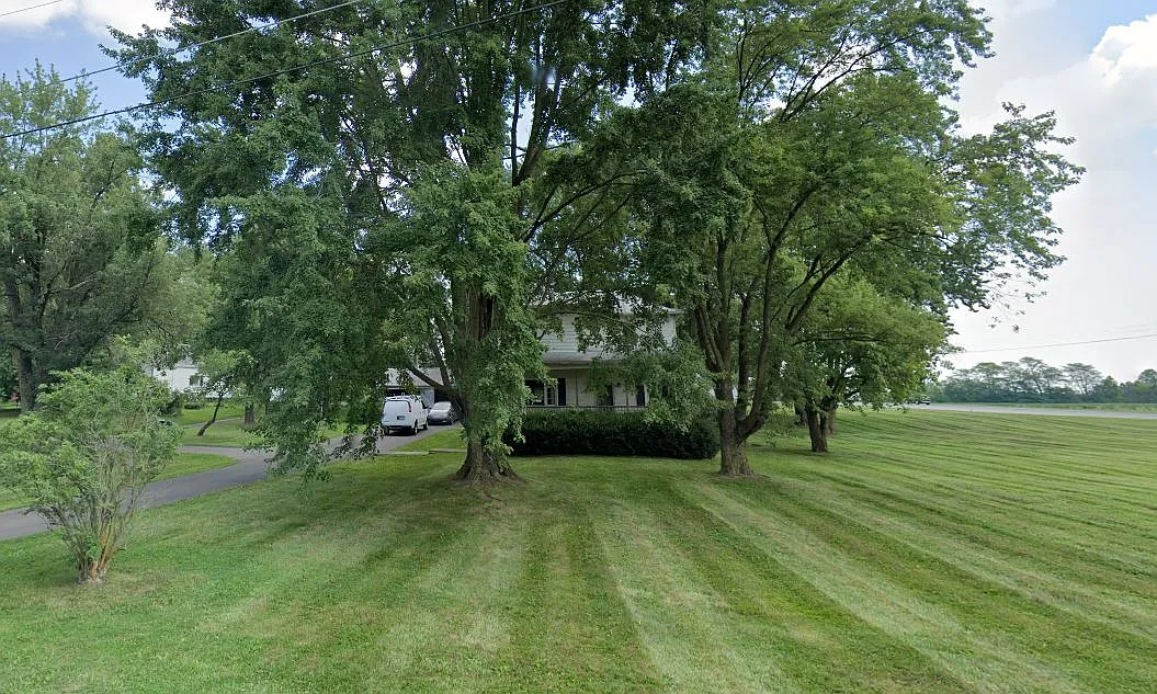 3 bed, 2100 sqft, $2,300 — Photo 1