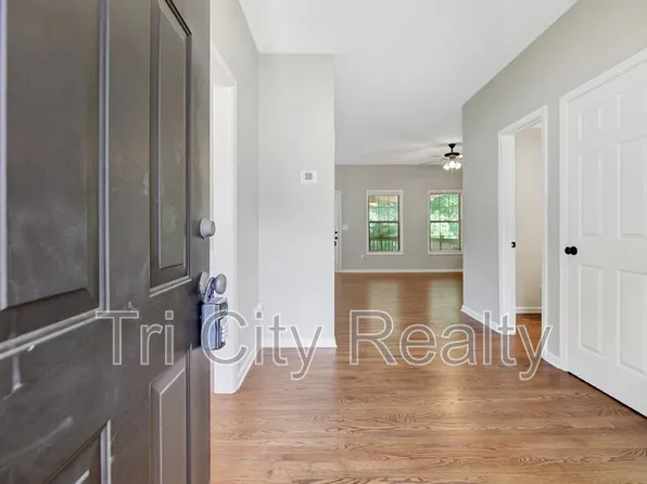 75 Rock Mill Ct, Senoia, GA 30276