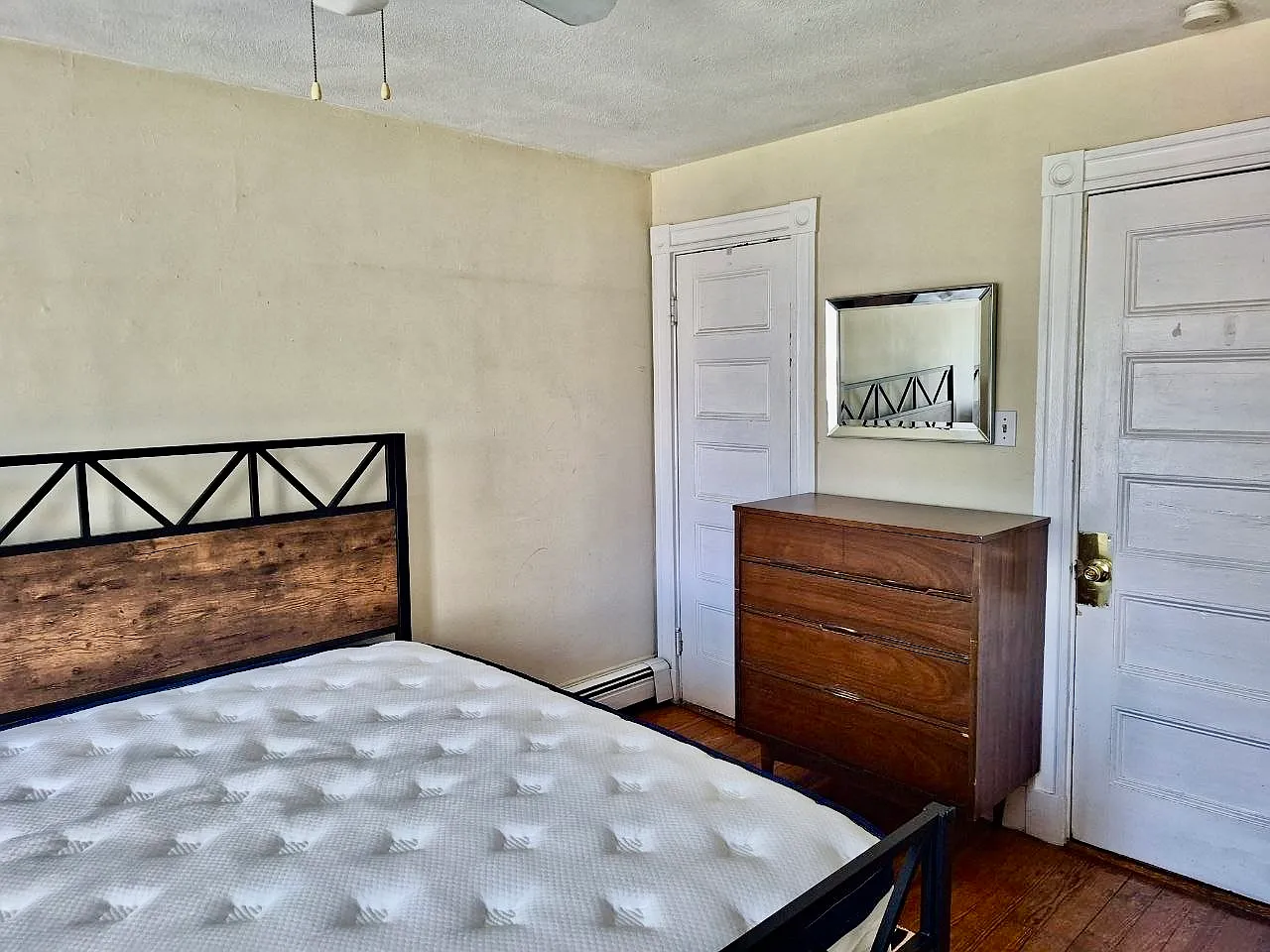 4 bed, 2800 sqft, $1,250 — Photo 2