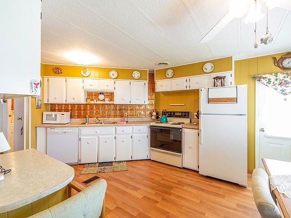 5th image of 4125 Park St N Lot 323