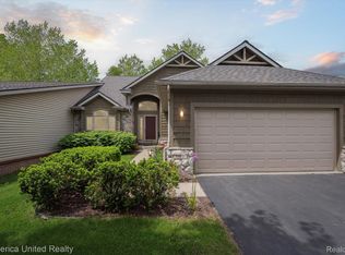 1317 Peppergrove Dr, Brighton, MI 48116