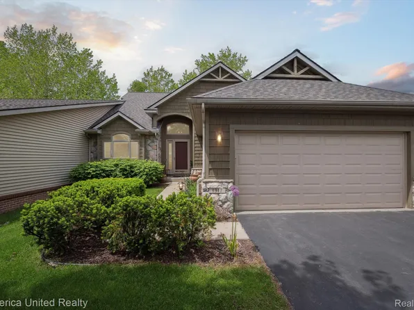 1317 Peppergrove Dr, Brighton, MI 48116
