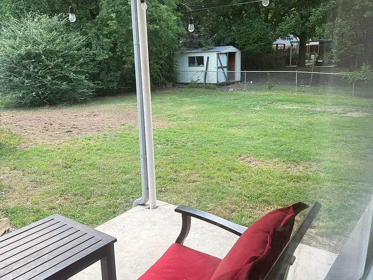 1215 Westlawn Dr — Photo 31