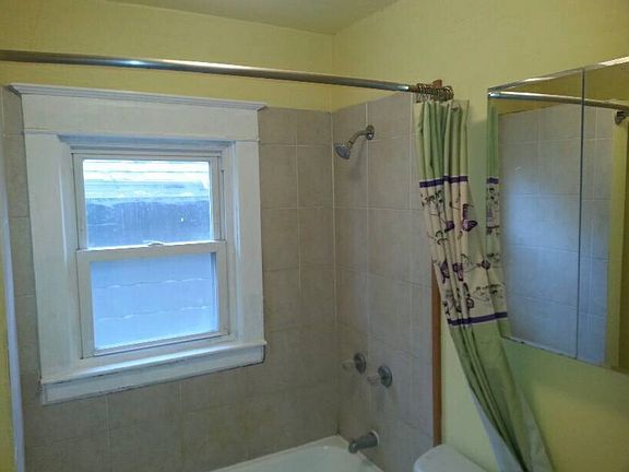 3rd image of 405 E Bowman St