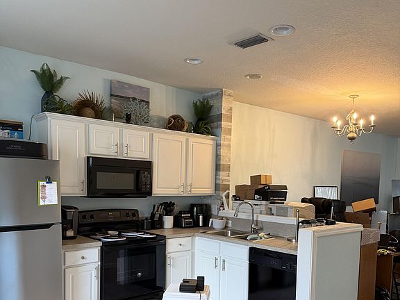 2nd image of 3694 SUMMERLIN Lane