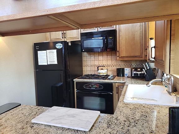 5th image of 1246 Yellowstone Dr