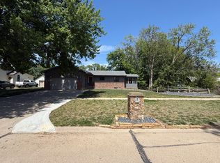 624 Eads Ave, Hebron, NE 68370
