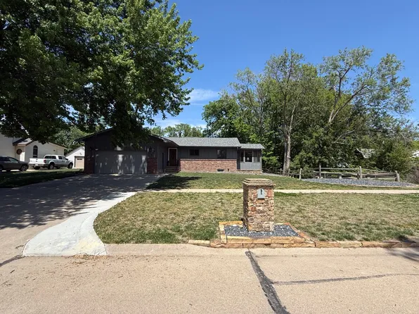 624 Eads Ave, Hebron, NE 68370