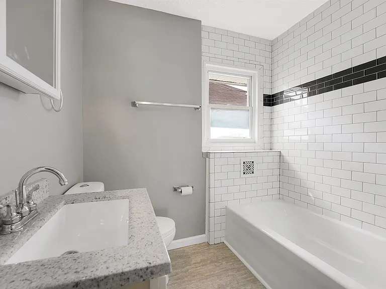 172 S Richardson Ave — Photo 14