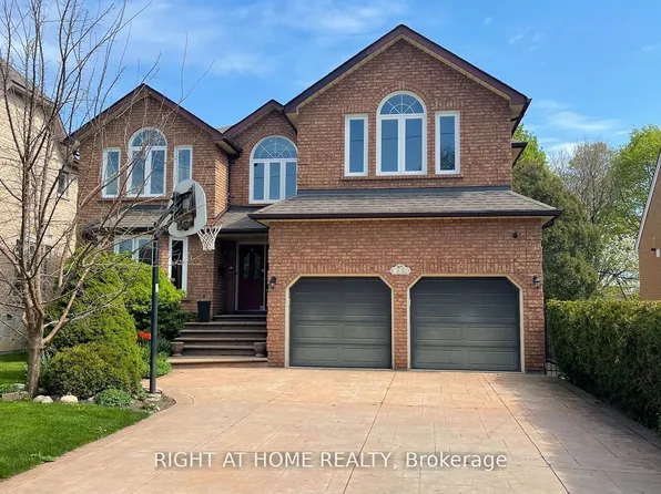 15 Agar Cres, Toronto, ON M9B 5A4